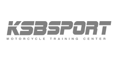Mecánico de competición Aspar KSB trabajando en moto de carrera